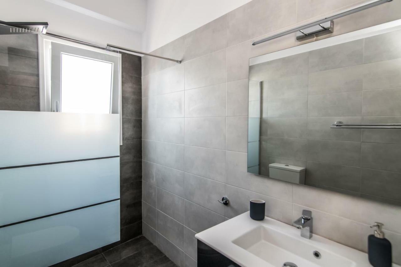 Lux 'N Comfort Apartments Tinos Ngoại thất bức ảnh